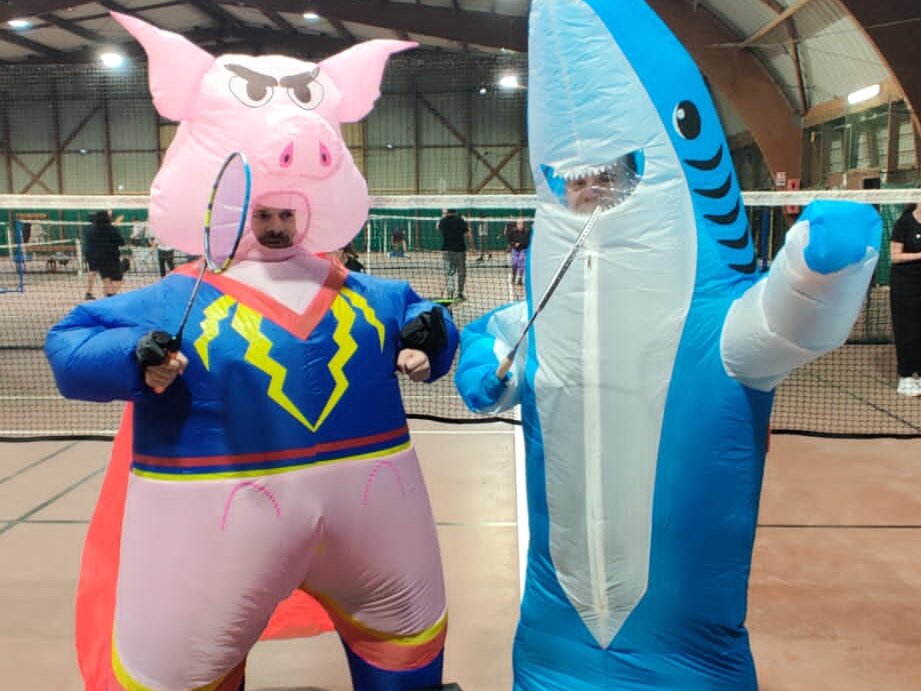 Joueurs déguisés en super-héros lors de la soirée Halloween du club