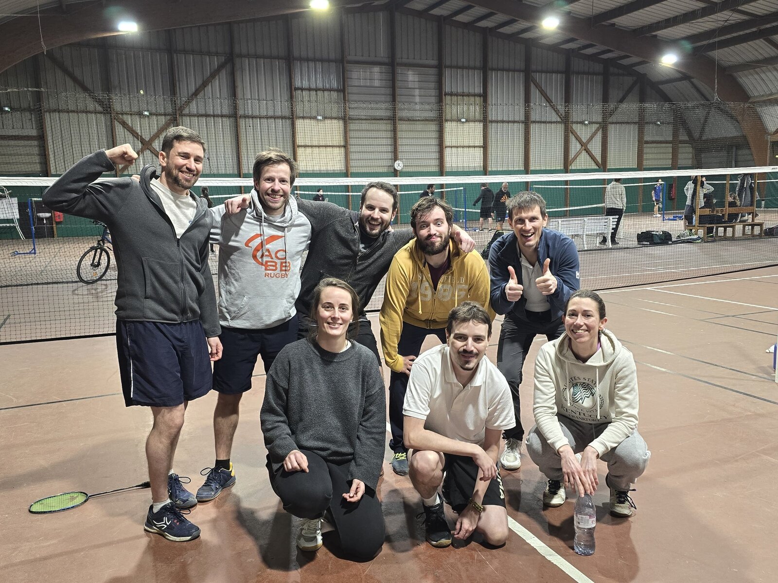 Joueuses et joueurs du club ABCD Badminton réunis sur le terrain
