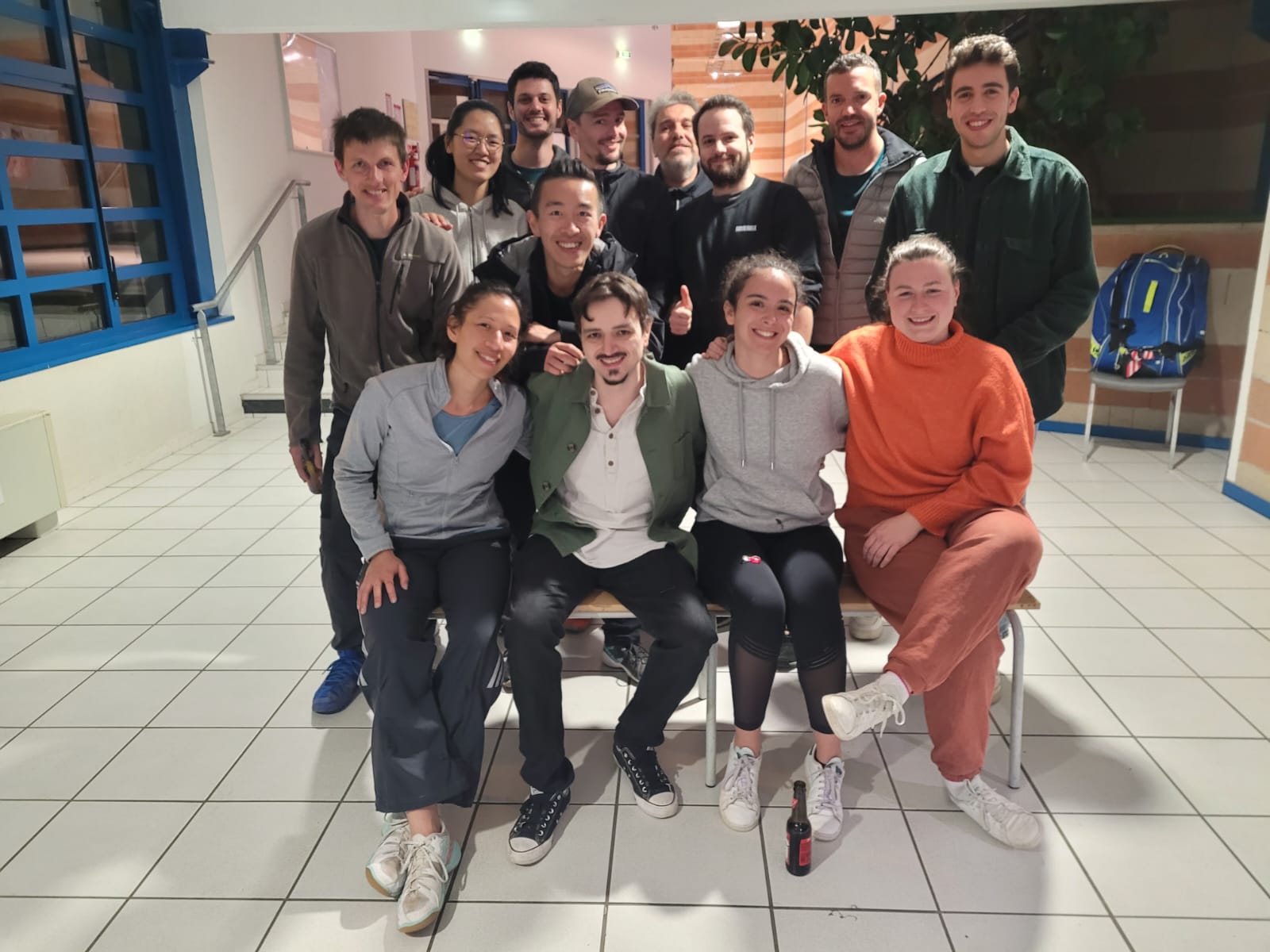 Groupe d'adhérents réuni après une soirée conviviale du club